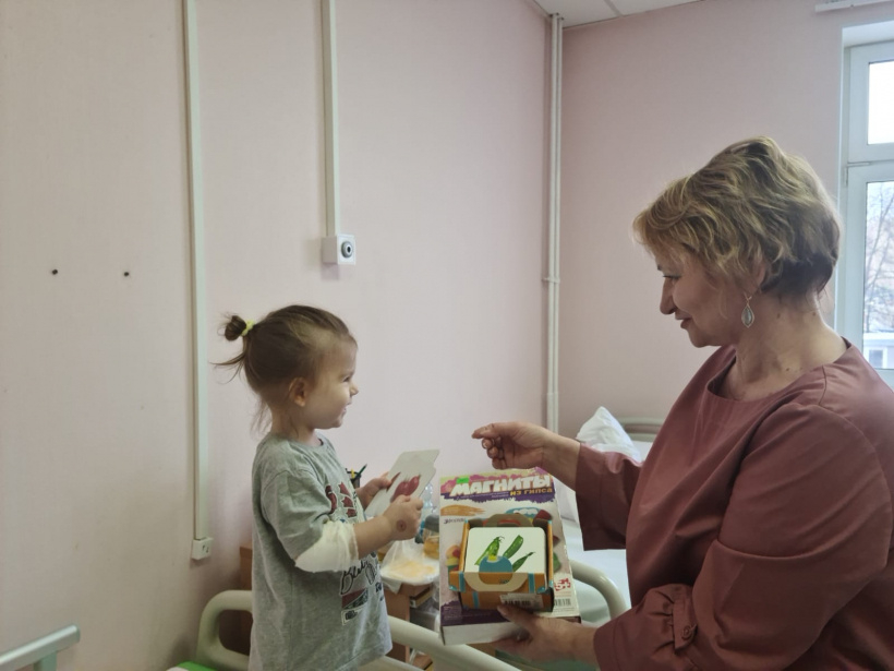 Подарки из «Коробки храбрости» получили маленькие пациенты инфекционного отделения Домодедовской больницы
